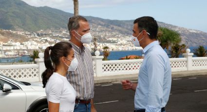 Los reyes de España visitan la zona afectada por la erupción volcánica en La Palma