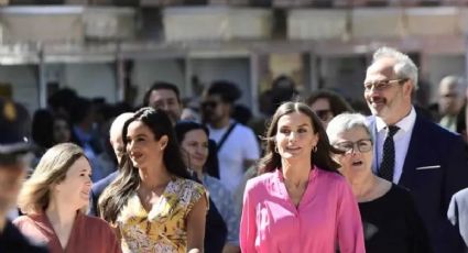 La reina Letizia deslumbra con un look fucsia definitivo