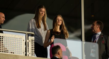 Leonor y Sofía, de fiesta en el vestuario de la selección femenina