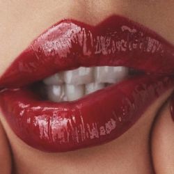 El truco de las famosas para lucir unos labios más voluminosos