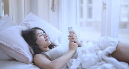 ¡Muy lejos! Los motivos por los que debes dormir alejado del celular