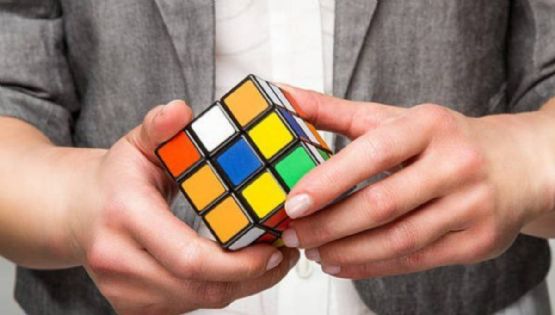 Aprende a armar un cubo de Rubik en apenas unos segundos