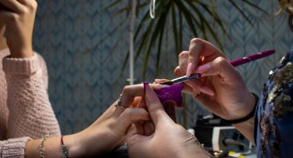 "Coconut Milk Nails", el diseño de uñas que está arrasando con su estilo minimalista