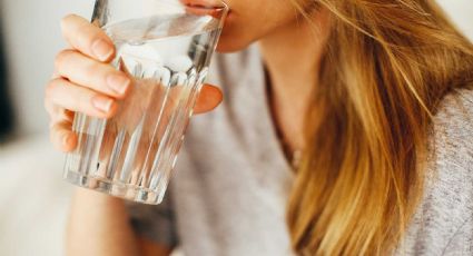 ¿Es realmente necesario acompañar con agua nuestras comidas? La ciencia lo explica